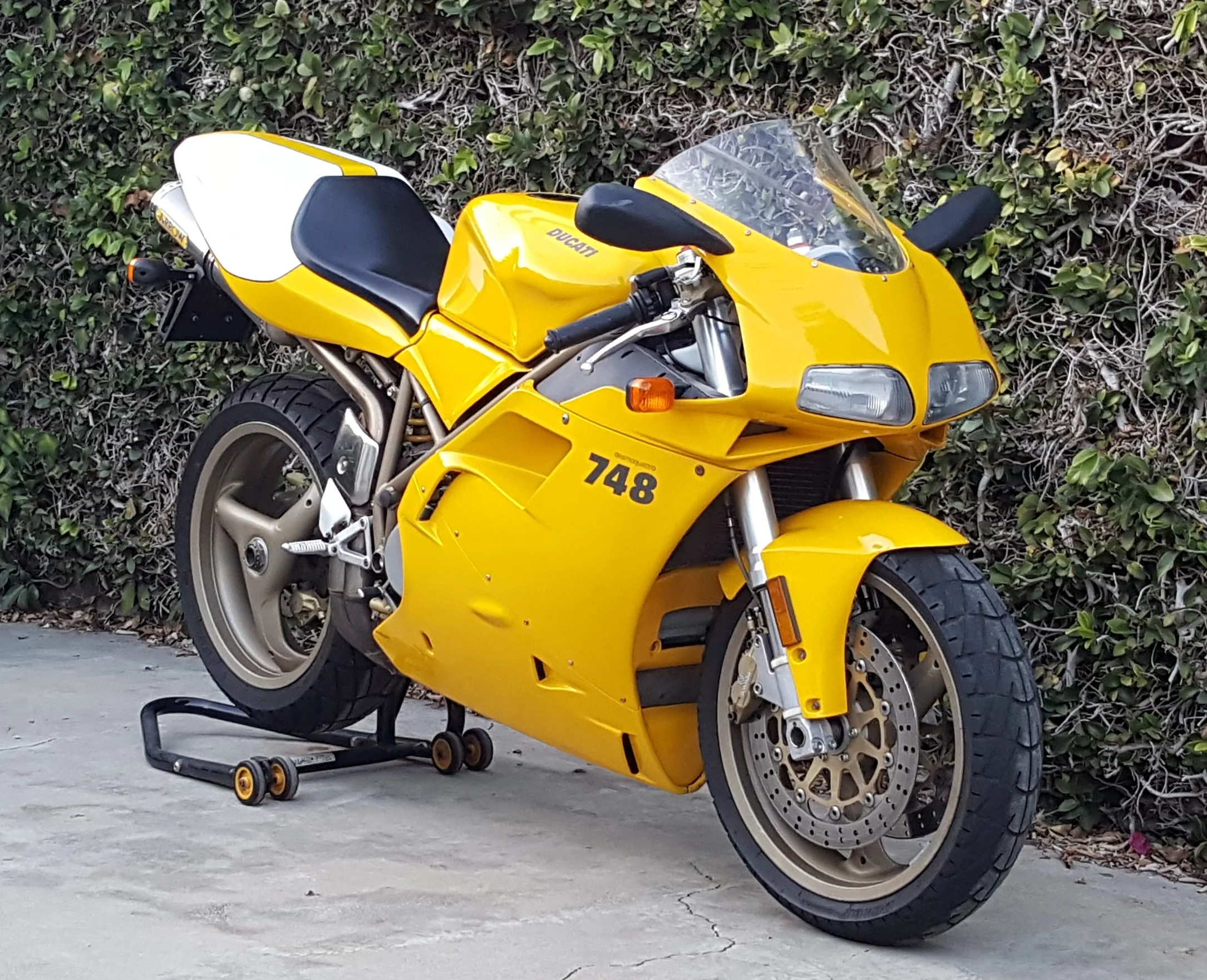 2000 Ducati 748-916 SOLD — Moto Rosso Motorcycles